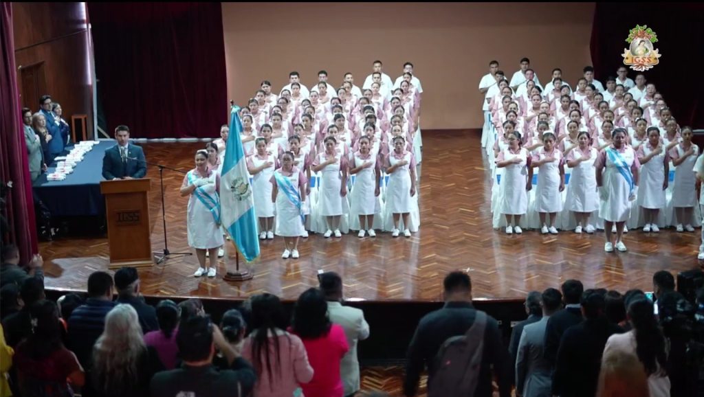 Más de cien auxiliares de enfermería recién graduados se unen al equipo de trabajo del IGSS