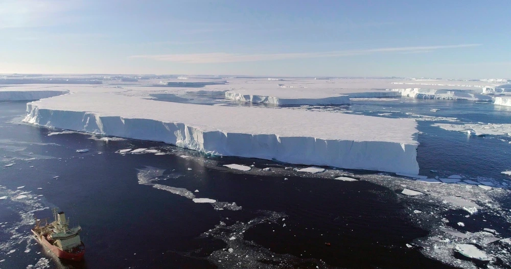 Hielo antártico sugiere que calentamiento inducido por humanos bordea los 1.5 grados