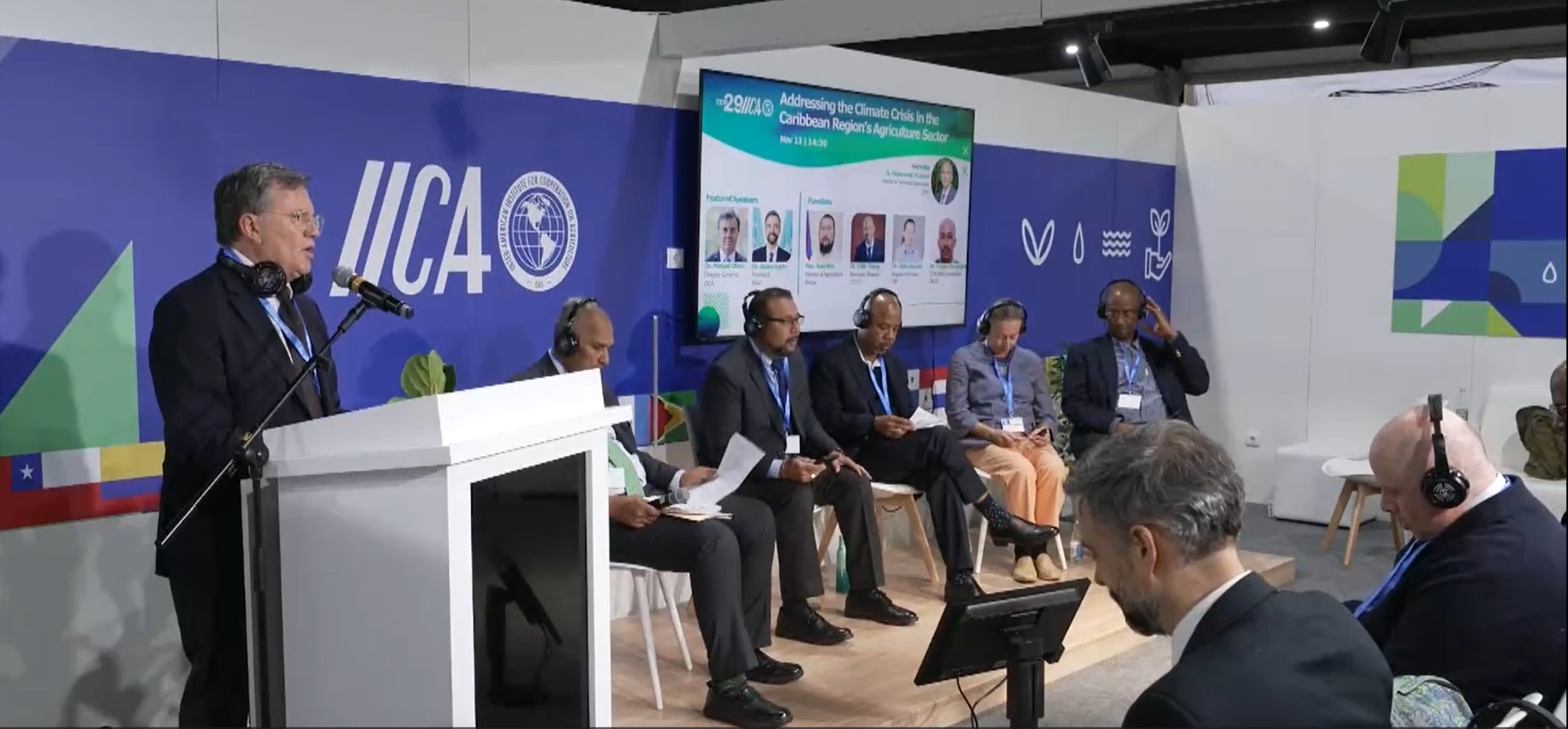 El director de IICA, Manuel Otero, durante una conferencia en la que aboga por los agricultores de Centroamérica y el Caribe, en la COP29.