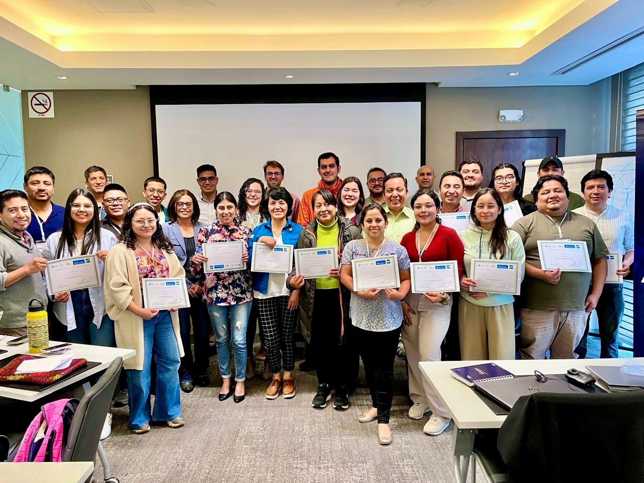 Técnicos recibieron capacitación para mejorar las prácticas y monitoreo. / Foto: cortesía MARN