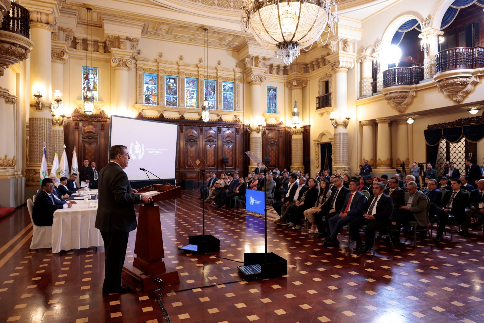 El presidente Bernardo Arévalo, durante el la presentación en Guatemala del 2025 como el Año Internacional de las Cooperativas.