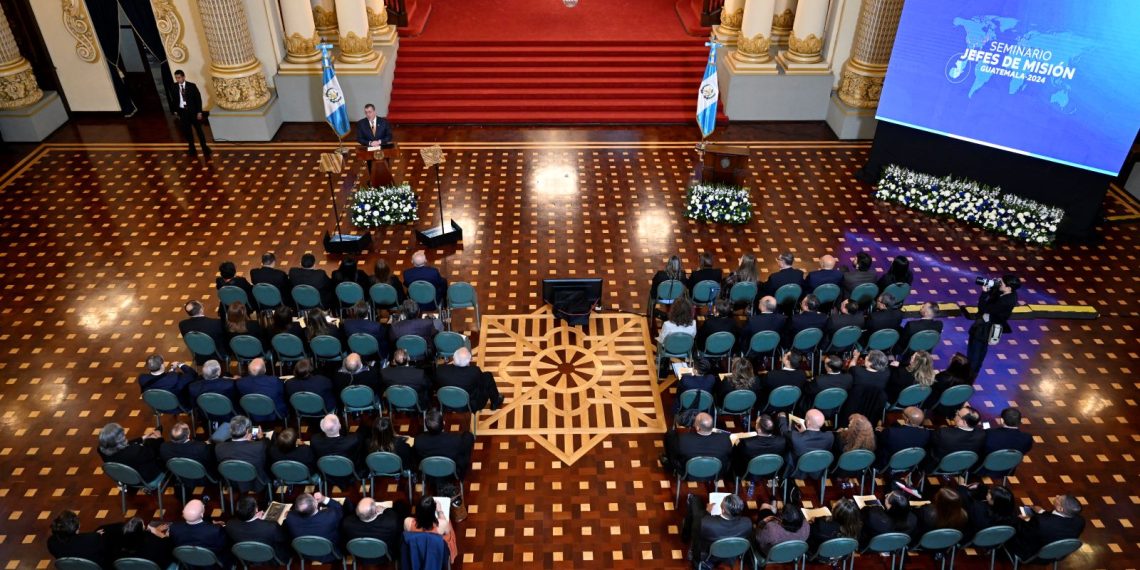 Presidente crea gabinete específico para cumplimiento estatal de derechos humanos