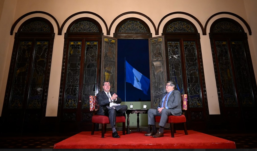 Presidente Arévalo y el ministro de Gobernación, Francisco Jiménez. / Foto: Álvaro Interiano.
