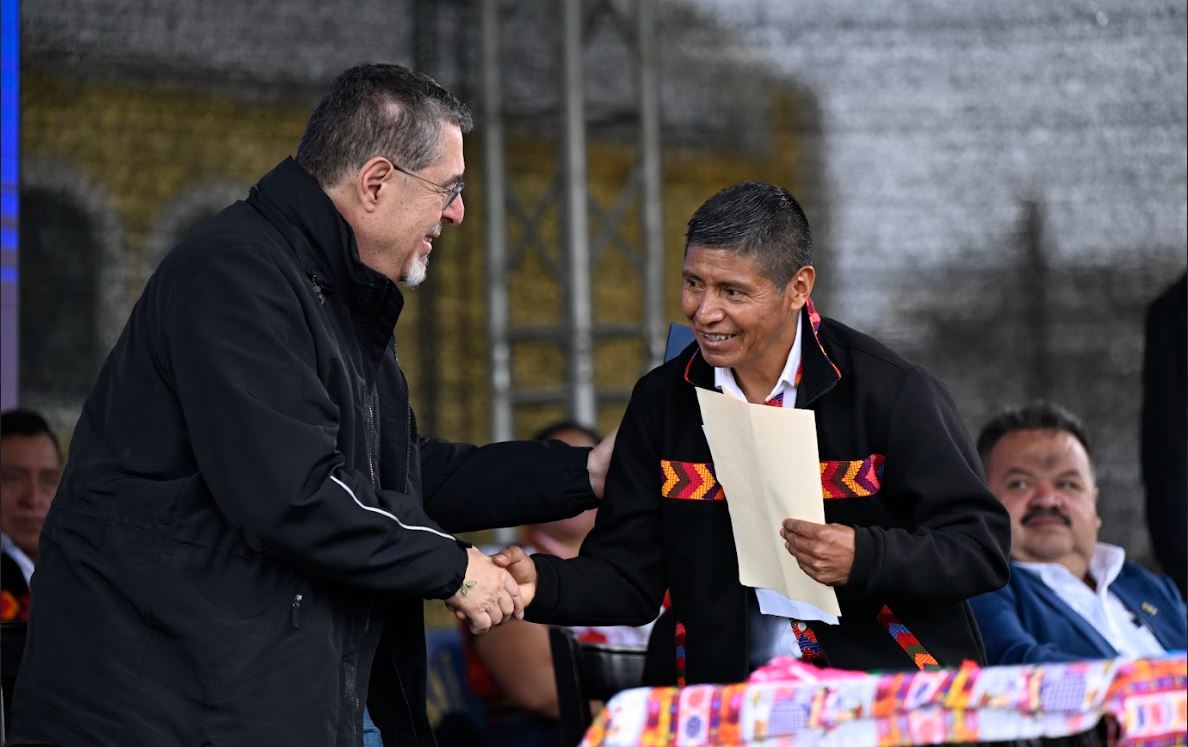 Presidente Bernardo Arévalo destaca diálogo abierto con autoridades indígenas