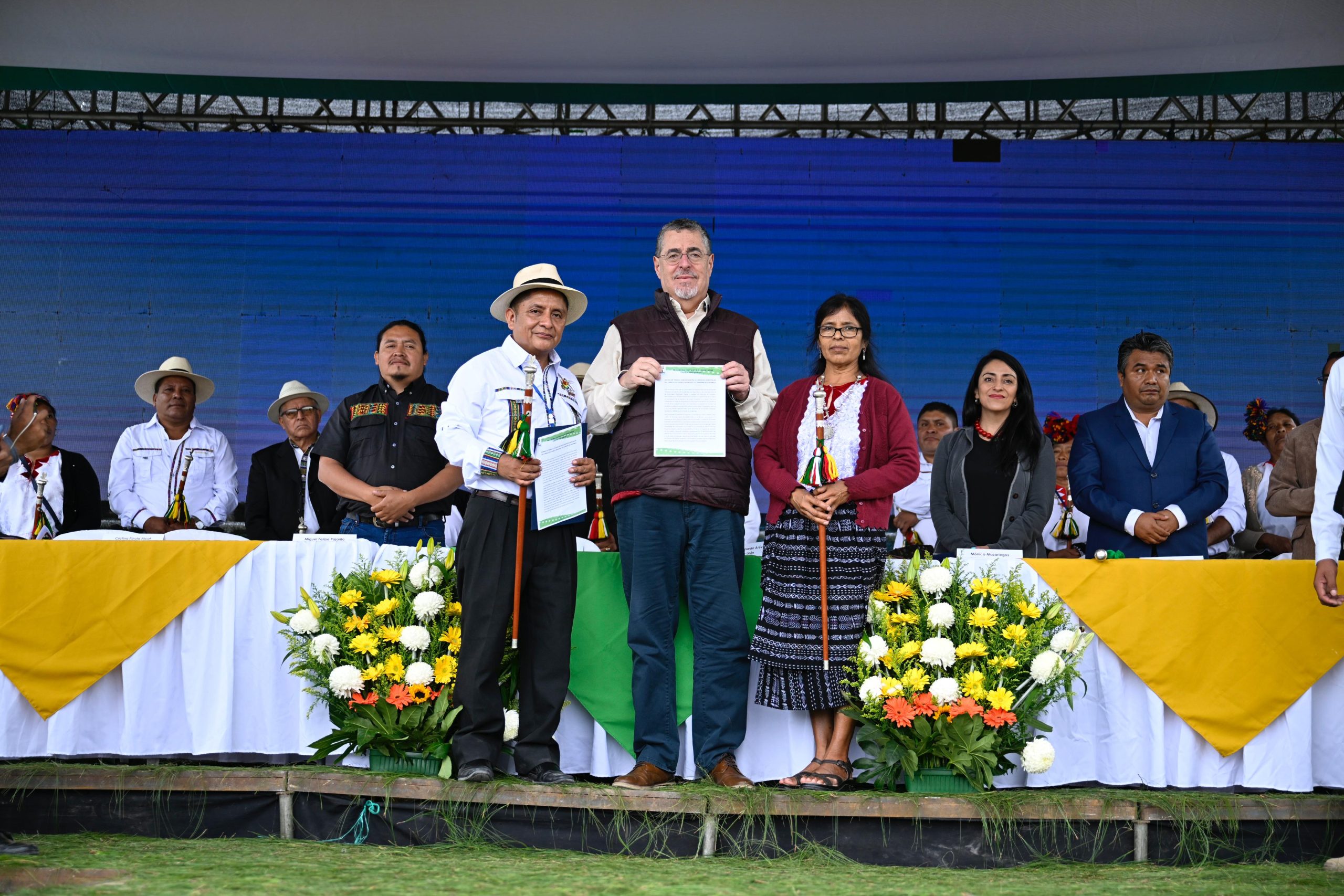 Presidente se compromete a promover el desarrollo de Uspantán