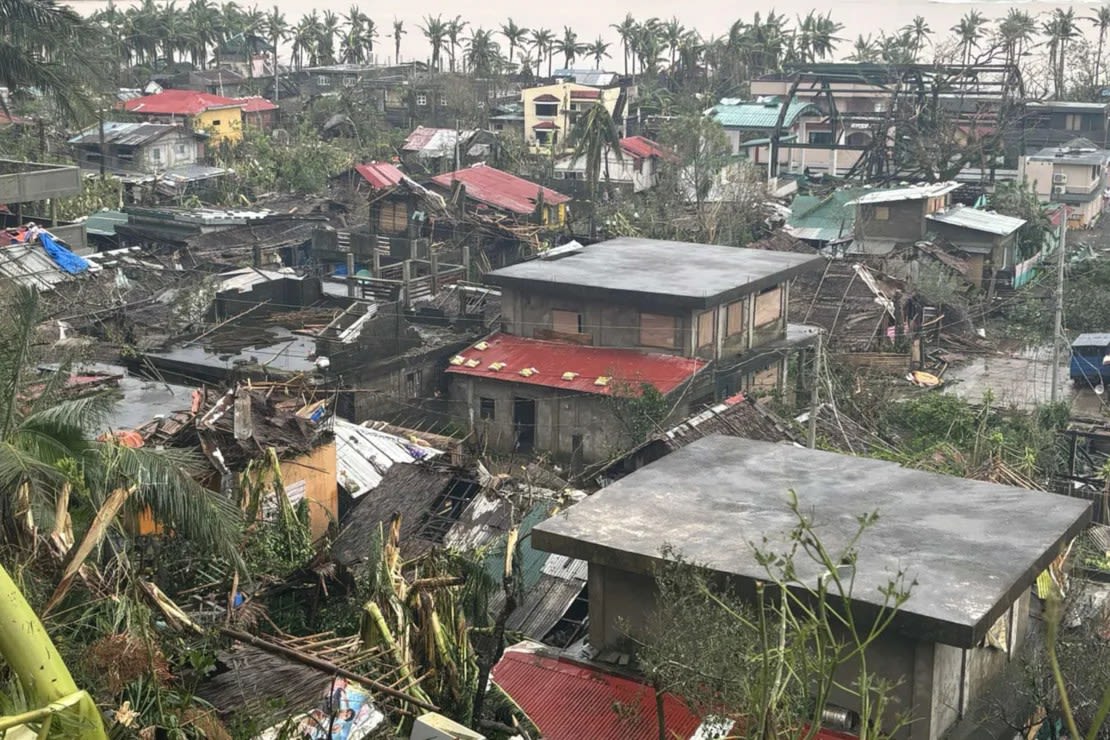 Supertifón Man-yi deja muerte y destrucción en Filipinas. / Foto: CNN En Español.