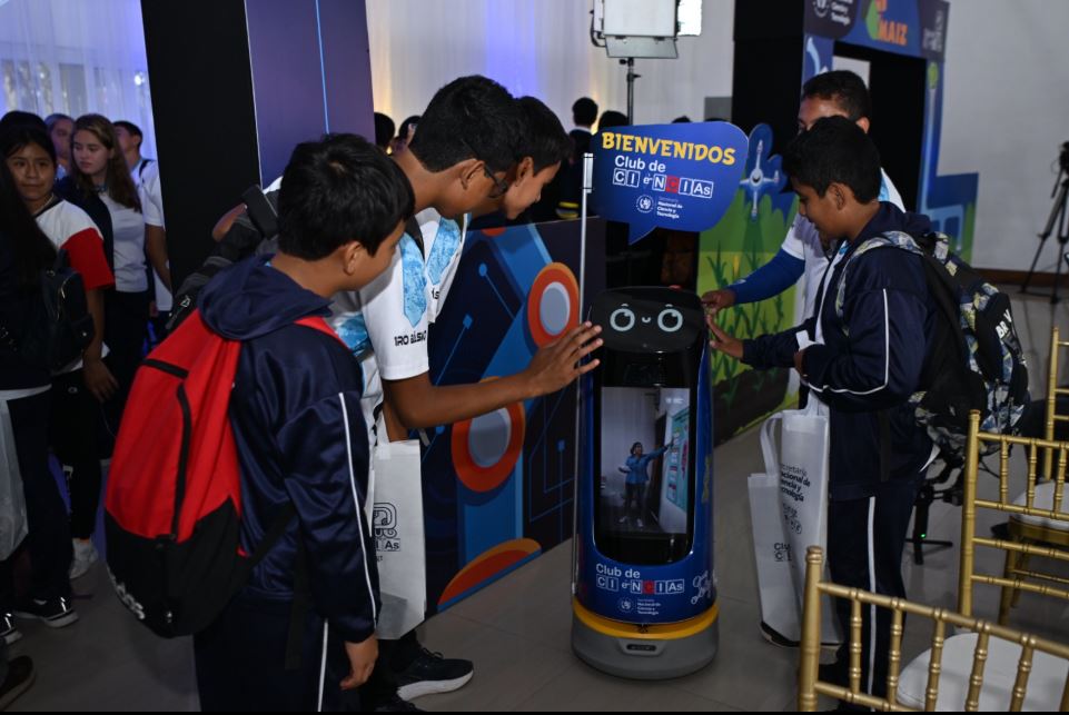 Vicepresidencia ha habilitado 21 clubes de ciencia en el país