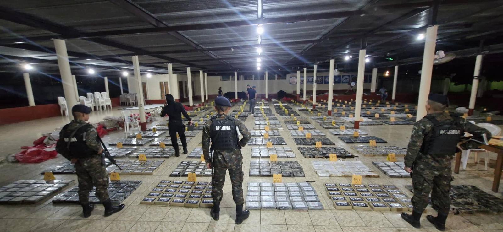 Golpe al narcotráfico: decomiso de más de 3 mil paquetes, de cocaína, en aguas de Izabal