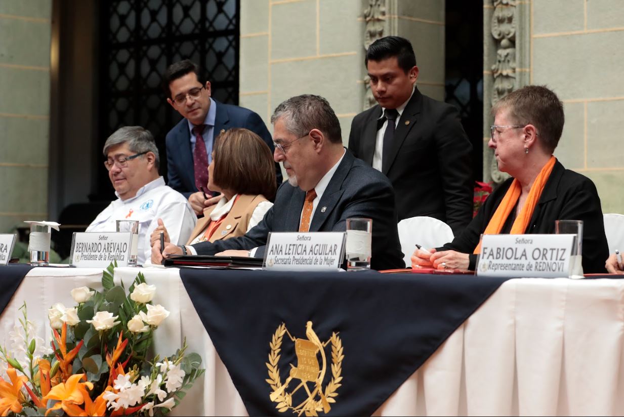 Presidente Arévalo firma lineamientos para combatir el acoso sexual en el Ejecutivo&nbsp;