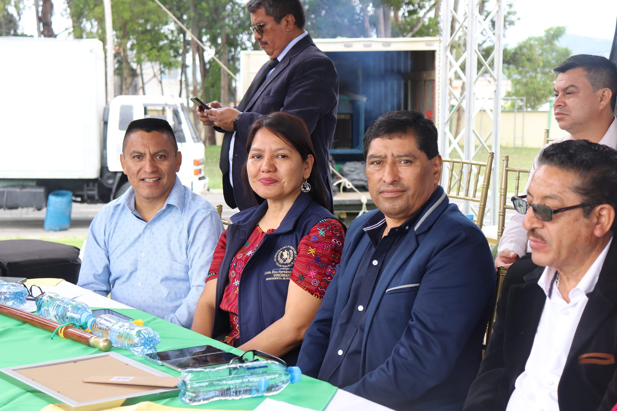 Reafirman compromiso con la educación al donar equipo a institutos por cooperativa en Huehuetenango