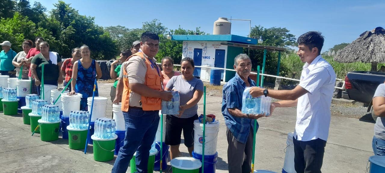 Entregan ayuda humanitaria a familias afectadas por inundaciones en Taxisco, Santa Rosa