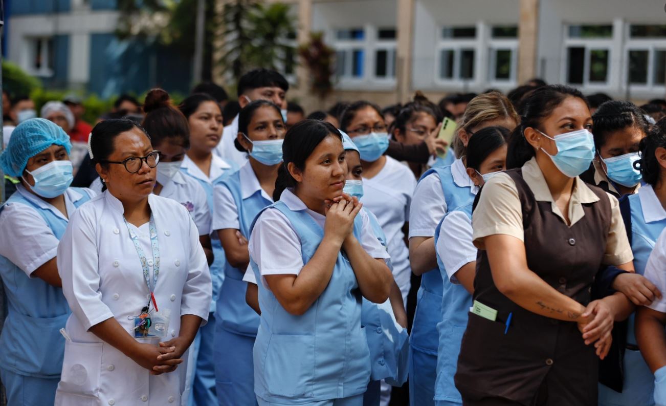 Más de mil trabajadores del Hospital Roosevelt recibirán aumento salarial