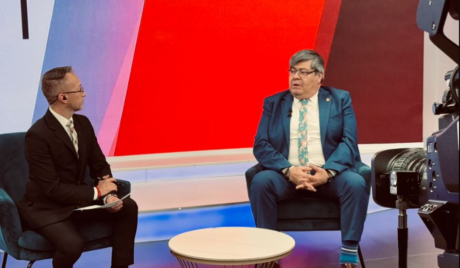  El Ministro de Gobernación, Francisco Jiménez, en una entrevista en Azteca Guate, detalló los aspectos centrales de la Política Nacional de Seguridad 2024. / Foto: Mingob