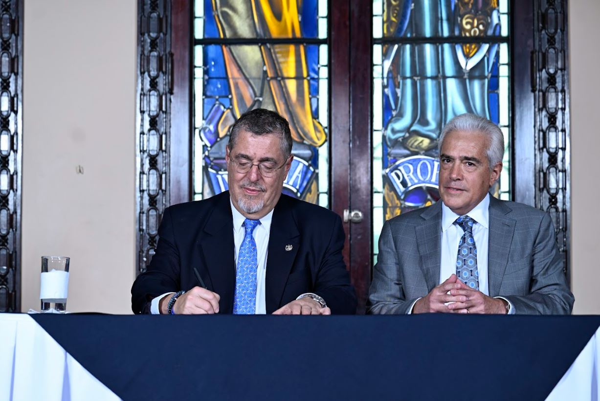 Presidente firma Declaratoria de Chapultepec y refuerza la libertad de prensa