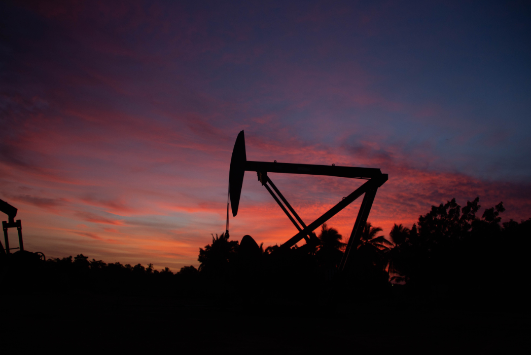 Petróleo de Texas comienza la semana con baja de precios. / Foto: EFE.