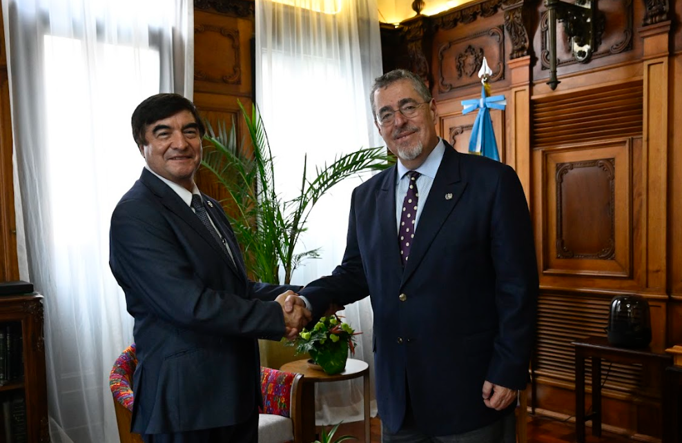 Presidente Arévalo se reúne con el presidente del OJ, Teódulo Cifuentes