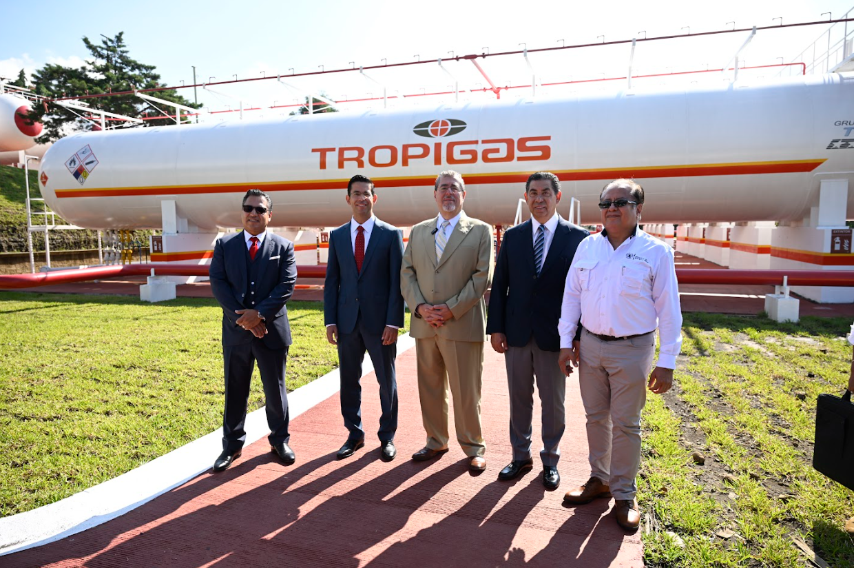 Presidente destacó la importancia de la certeza jurídica para inversiones como la del Grupo Tomza. / Foto: Álvaro Interiano.