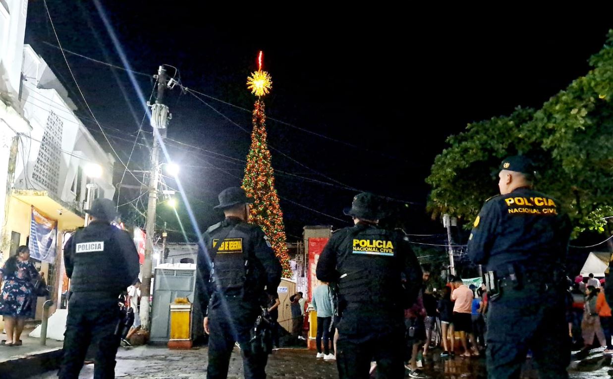 Los operativos de seguridad se centrarán en resguardar tanto las principales zonas comerciales como los eventos masivos que se realizan durante el fin de año. / Foto: PNC.
