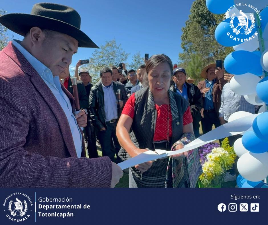 Entregan proyecto de agua potable en Momostenango, Totonicapán