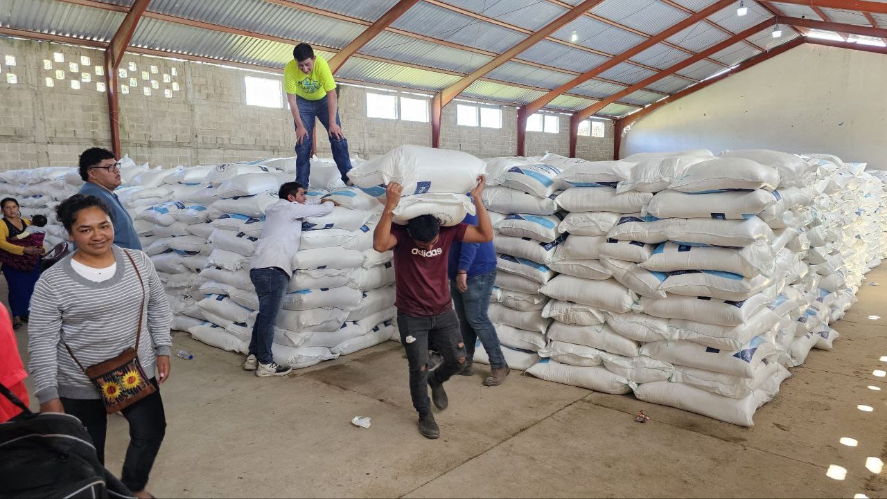 Fortalecen la agricultura en Jalapa con la entrega de 9 mil 162 quintales de fertilizante