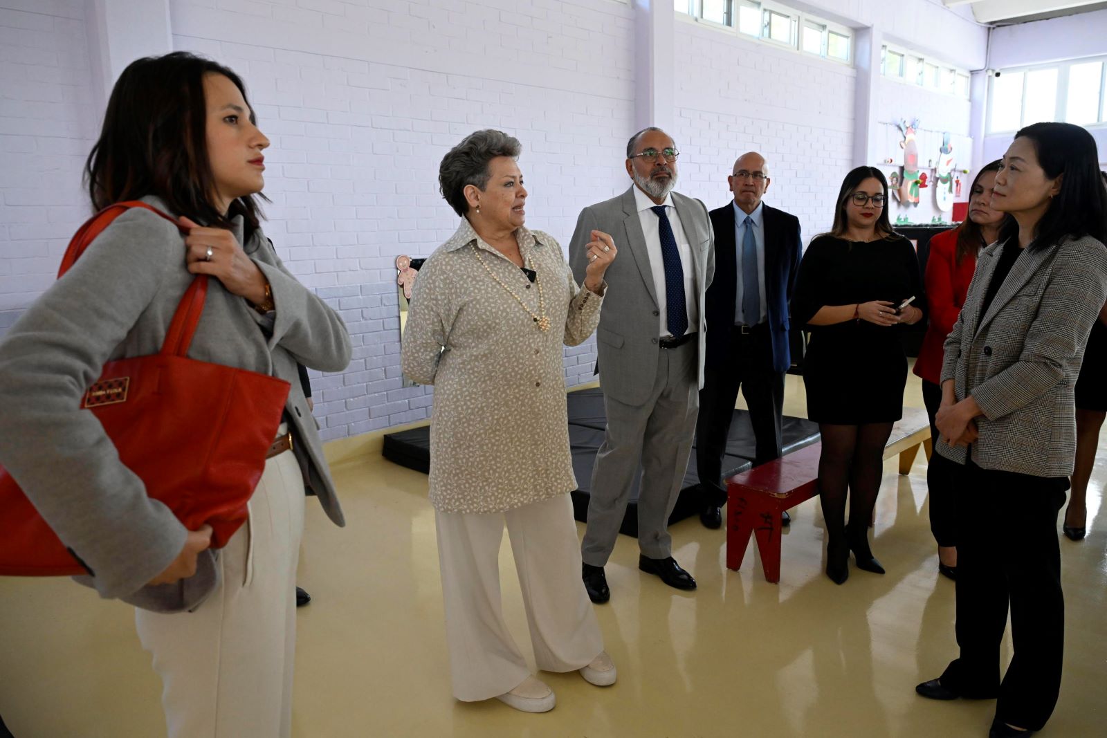 La primera dama, doctora Lucrecia Peinado, durante la reapertura del Centro de Educación Especial Álida España de Arána.