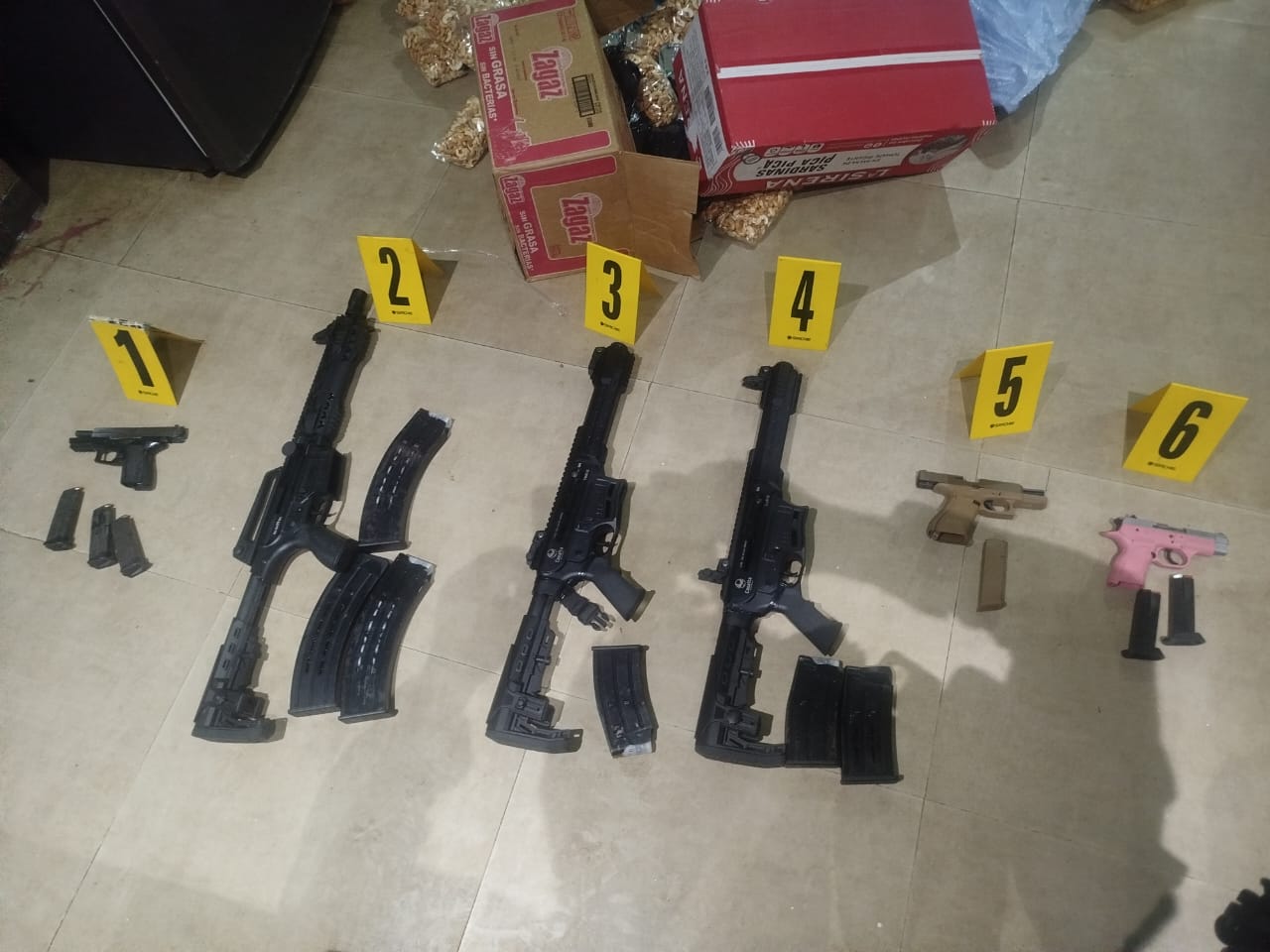 En Mazatenango, Suchitepéquez, se decomisaron varias armas de fuego en el primer día del plan 50-2024, Seguridad Durante las Fiestas de Fin de Año.