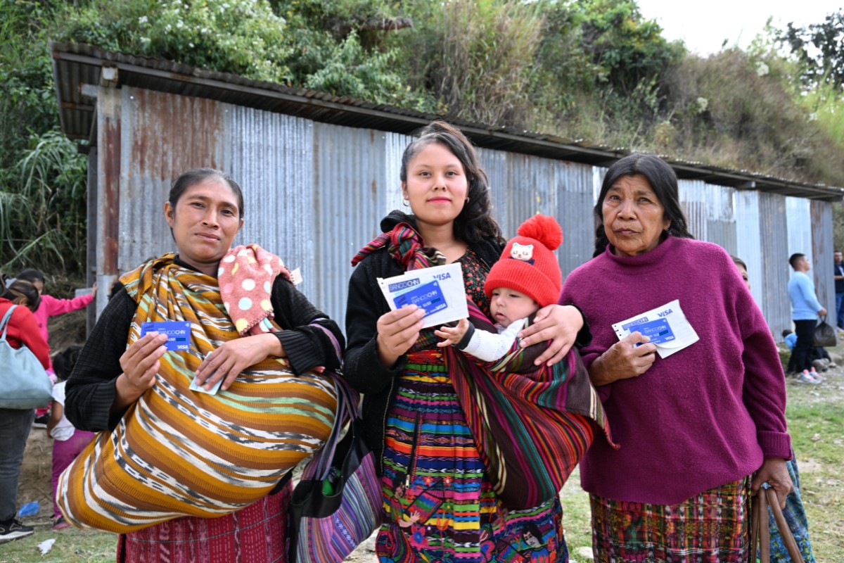 Programa Bolsa Social entrega 250 quetzales mensuales para adquirir productos de la canasta básica
