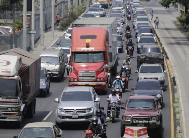 DGT emite códigos QR para circulación de transporte pesado durante restricciones de fin de año