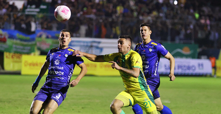 Xinabajul y Cobán empatan en un intenso duelo de ida de semifinales