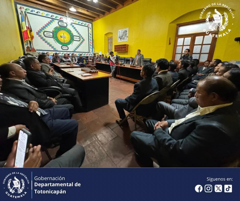 Presentan a nuevas autoridades comunitarias de Momostenango