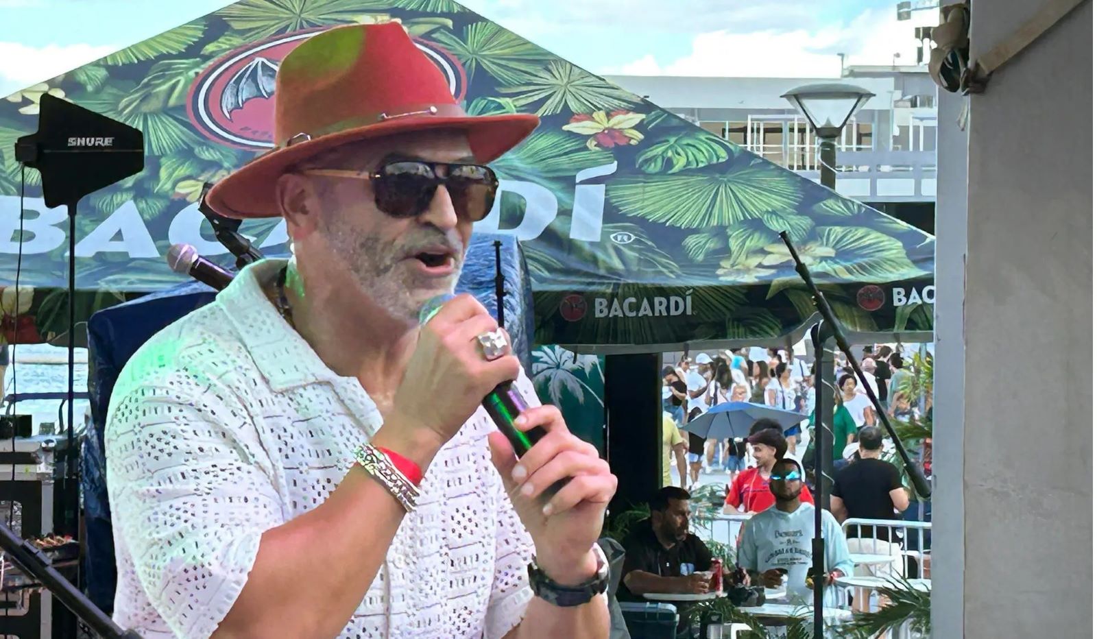 El artista Edwin Feliciano asegura que Puerto Rico es el que tiene la mejor música navideña.