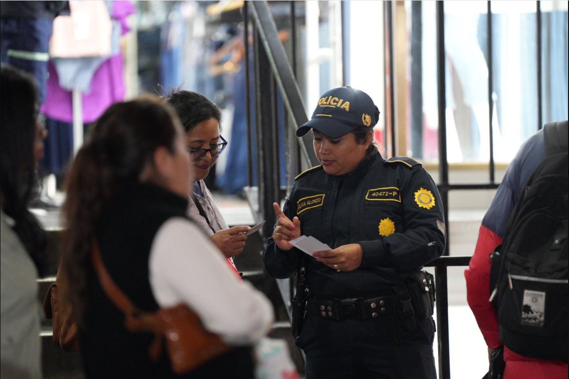 Agentes de la PNC continúan brindando seguridad como parte del Plan Fiestas Navideñas y Fin de Año 2024