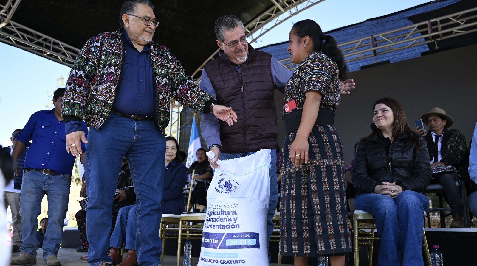 Presidente Arévalo entrega Bono Campesino en Sololá