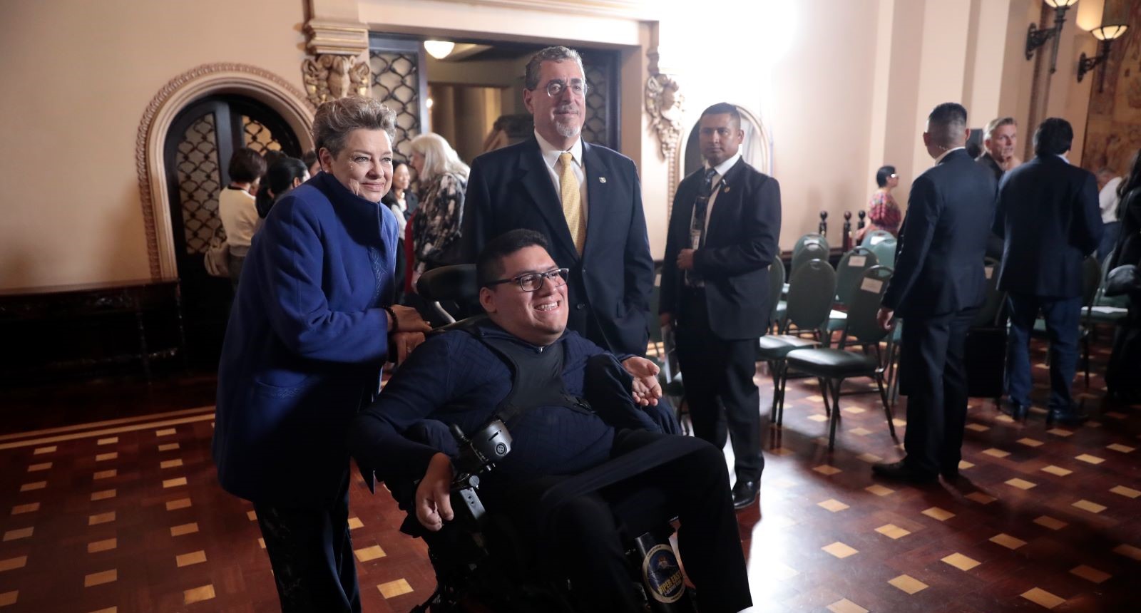 Presidente llama a adecuar infraestructura y servicios para incluir a personas con discapacidad