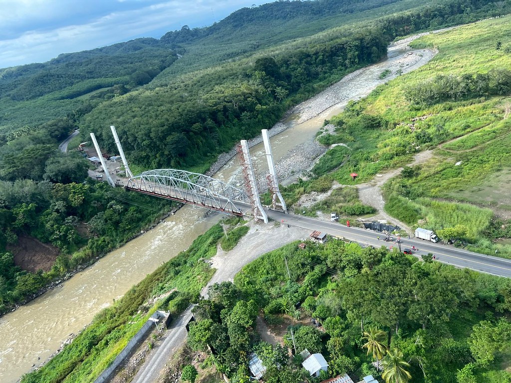 Las autoridades dan seguimiento a los trabajos de reparación en el puente Nahualate.