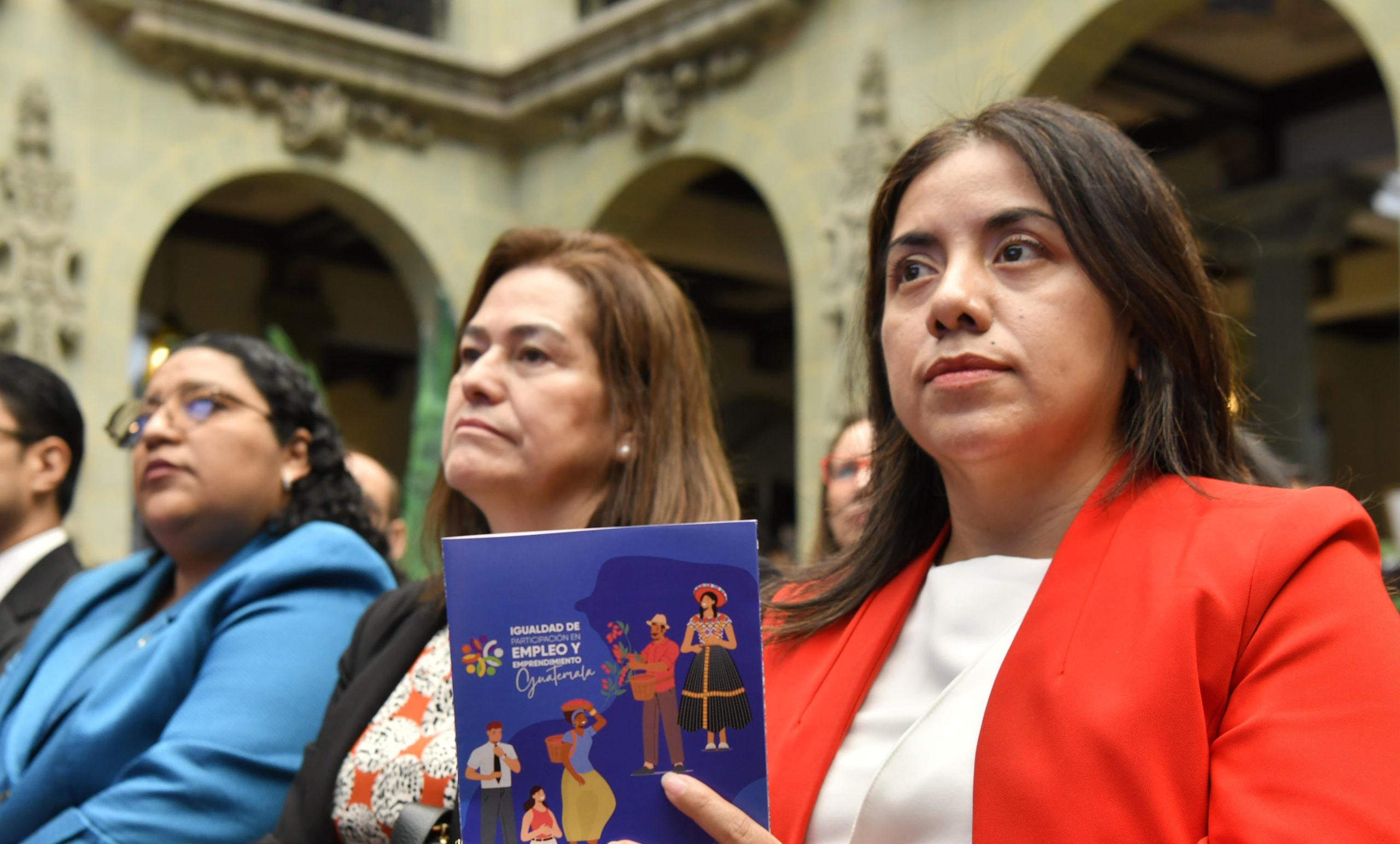 Presidente Arévalo impulsa igualdad de mujer en empleo y emprendimiento