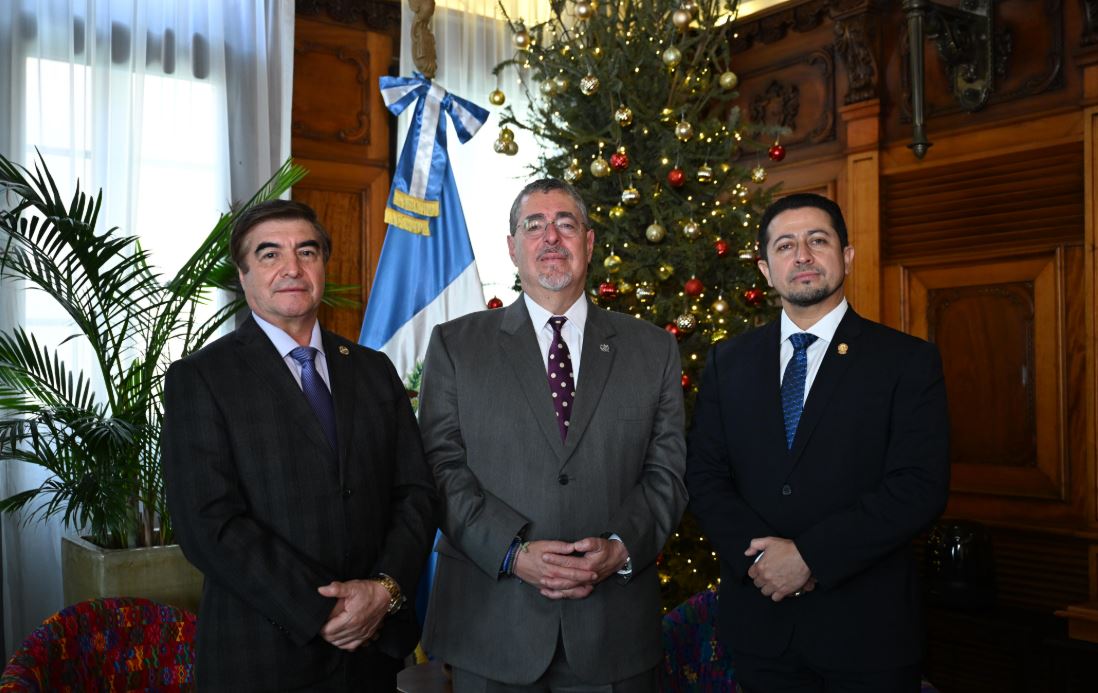 Presidentes de los tres poderes del Estado acuerdan reuniones mensuales