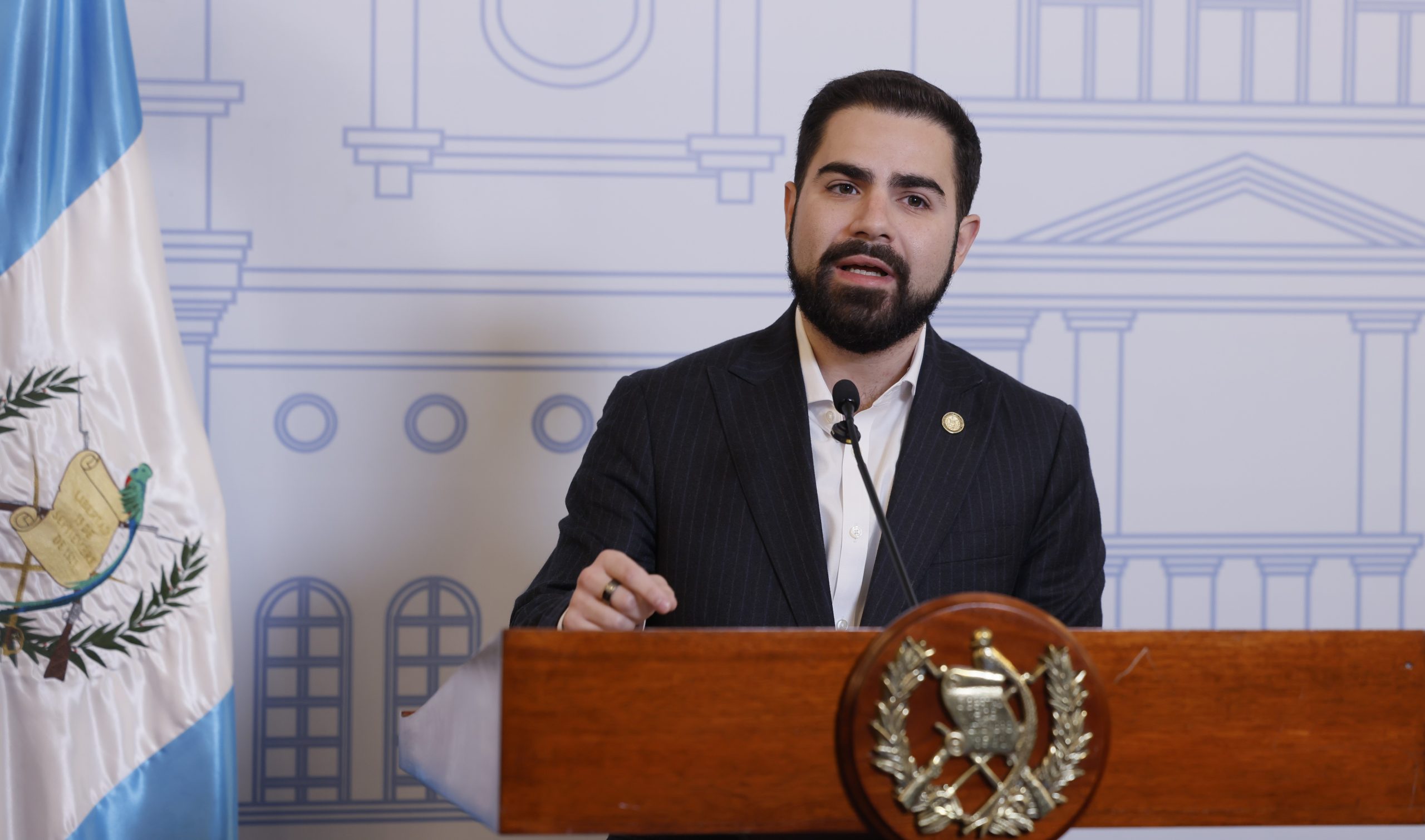 Presidente Bernardo Arévalo condecorará a la cantautora guatemalteca Gaby Moreno