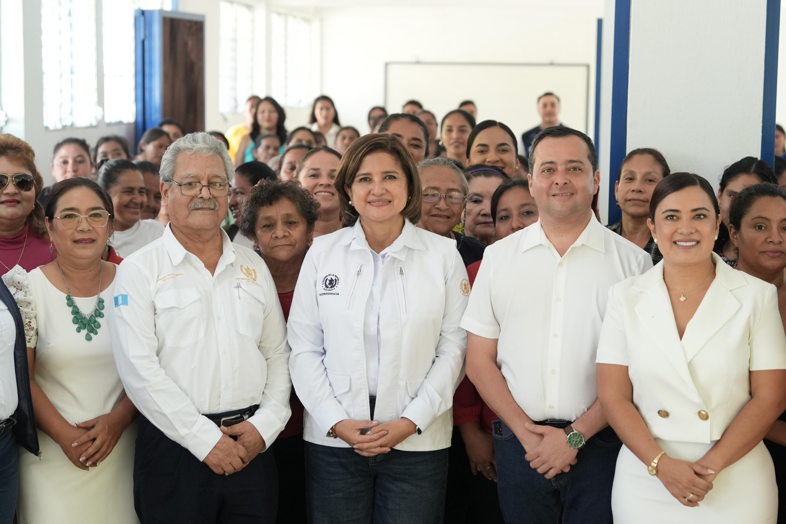 La vicepresidenta Karin Herrera verificó las condiciones de prestación de servicios de salud en Retalhuleu. / Foto: Vicepresidencia de la República.