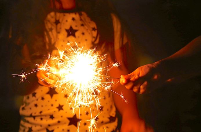 Precauciones esenciales para un uso seguro de la pirotecnia en fiestas de fin de año