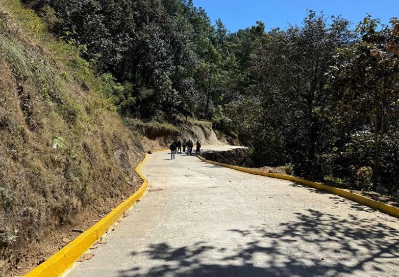 Más de 2 mil 300 personas beneficiadas con camino rural en aldea Xecococh, Santa María Chiquimula