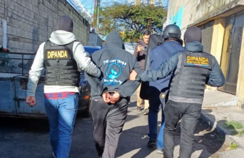 Estos operativos buscan capturar a los responsables, y prevenir actos violentos asociados a este delito. / Foto: PNC
