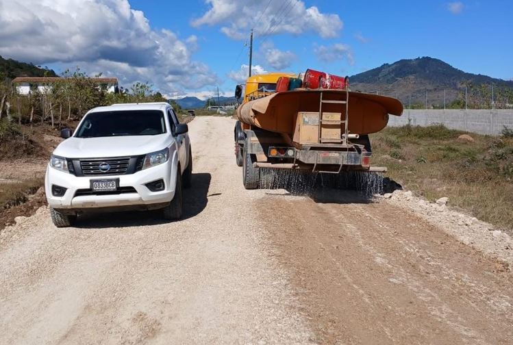 Avanzan trabajos de mantenimiento en tramo vial de Jalapa