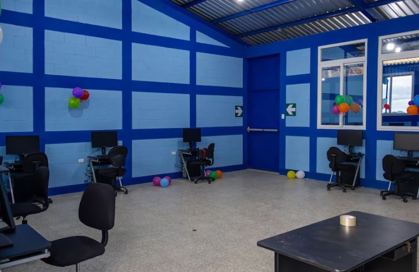 Presentan mejoramientos de la escuela primaria caserío Lo de Guerrero en San Raymundo