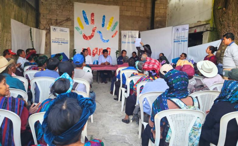 Notifican a nuevos beneficiarios del Programa Adulto Mayor en Santa Cruz La Laguna