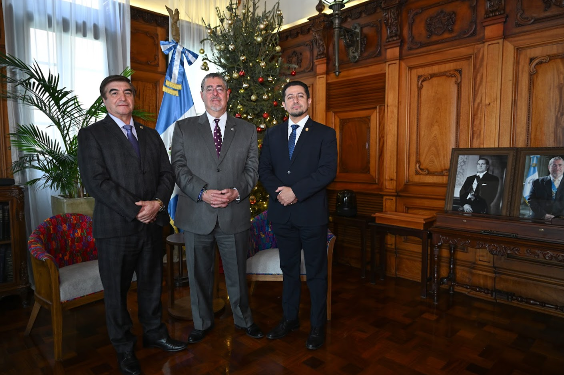 Presidentes de los tres poderes del Estado se reúnen en el Palacio Nacional