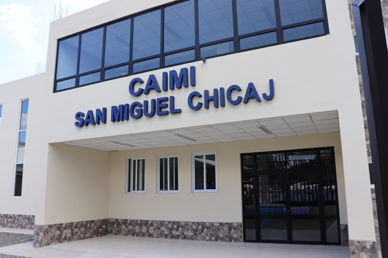 Entregan CAIMI en San Miguel Chicaj, un proyecto estratégico de atención en salud