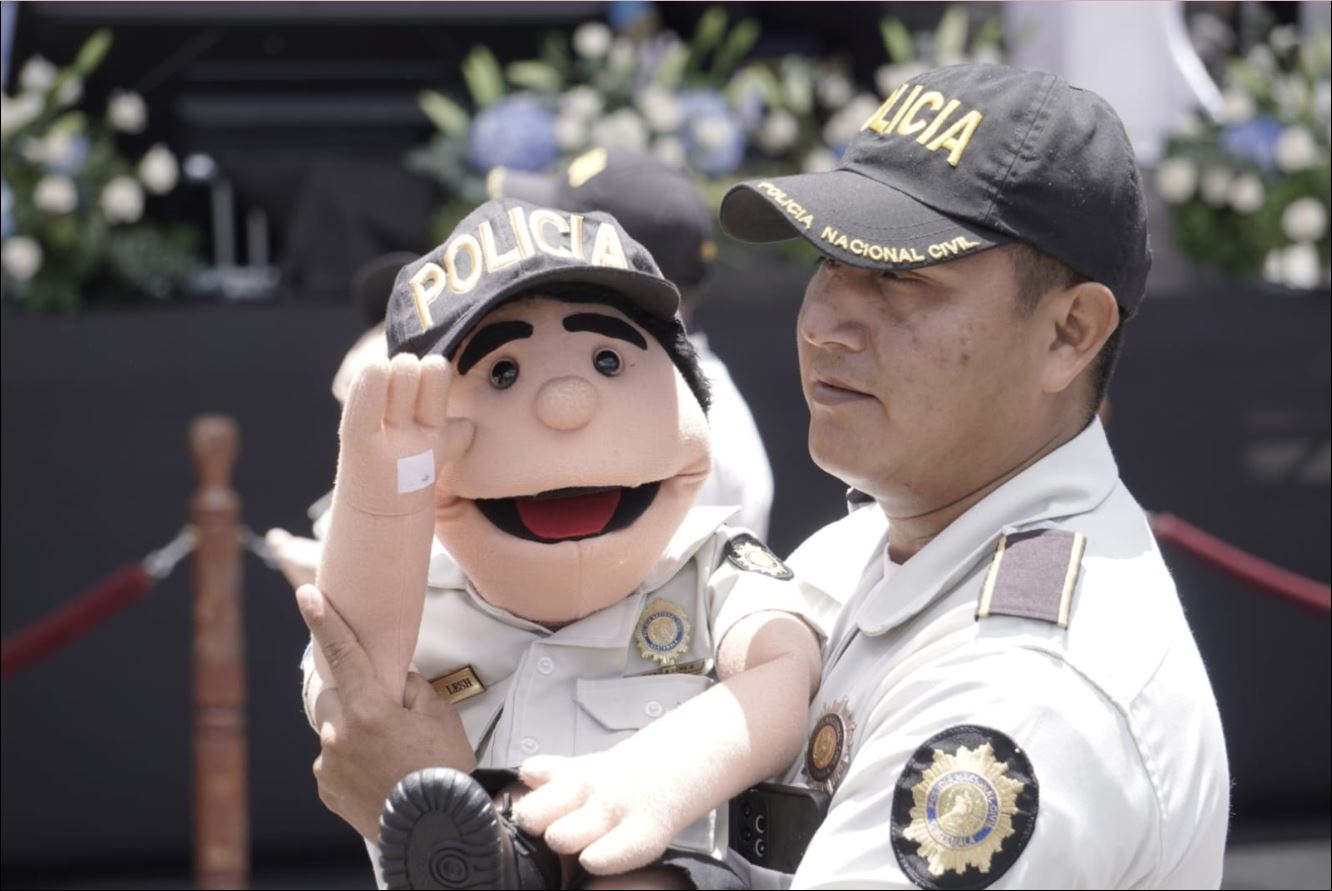 Lesh cumple su papel como un personaje carismático y de prevención. / Foto: Mingob.