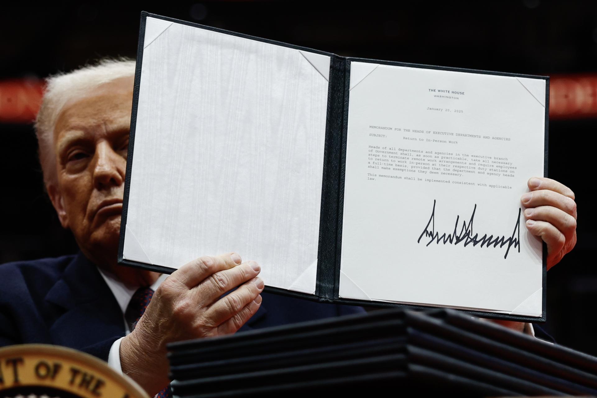 Trump firma orden para negar la ciudadanía a hijos de inmigrantes indocumentados