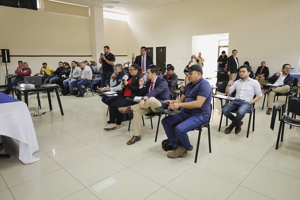 Escuchan necesidades prioritarias de infraestructura vial en comunidades de Izabal